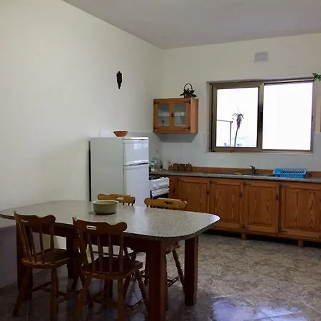 Village Apartments Kerċem Esterno foto